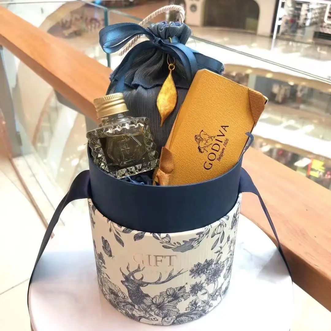 

Round Flower Paper Boxes Lid Hug Bucket Florist Gift Packaging Box Gift Candy Bar Boxes Party Wedding Christmas Supply Vase