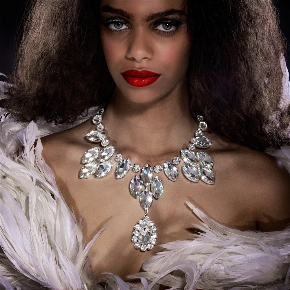 

2022 Women's Fashion Multilayer Rhinestone Water Drop Pendant Neck Holder Necklace Collar Jewelry Luxury Crystal Chain Necklace