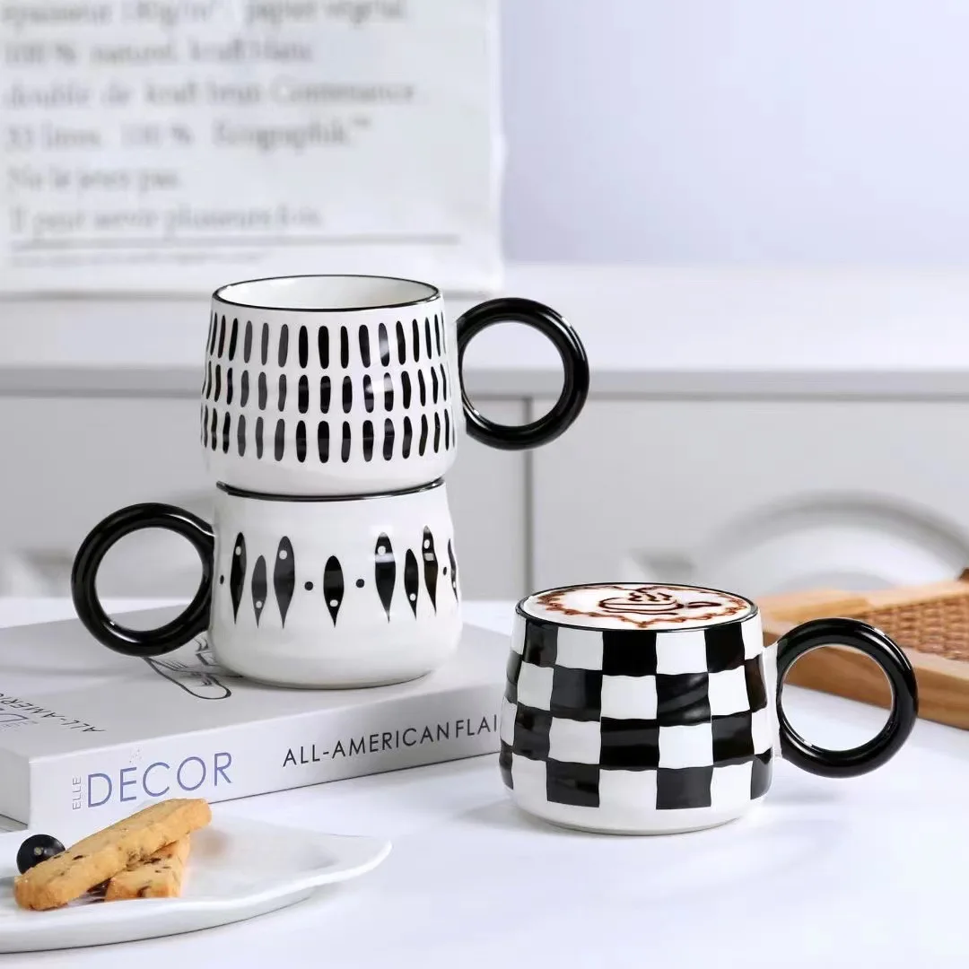 

Simple Black and White Plaid Mug Creative Office Coffee Cup with Large Ear Handle Household Milk Breakfast Cup