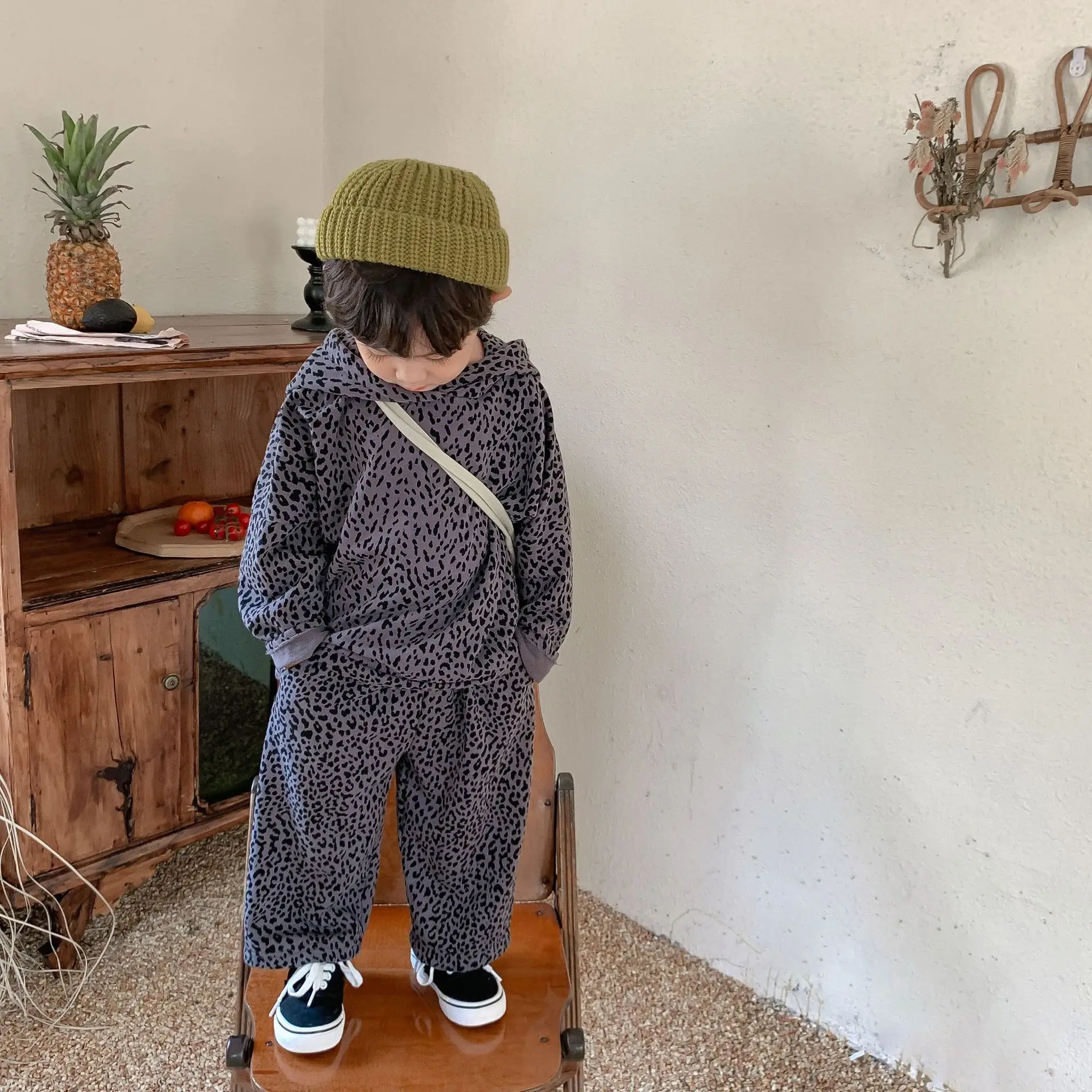 

Комплект детской одежды, Новинка весна-осень 2023, хлопковая толстовка с леопардовым принтом для маленьких мальчиков и девочек, Толстовка и штаны, комплект из двух предметов