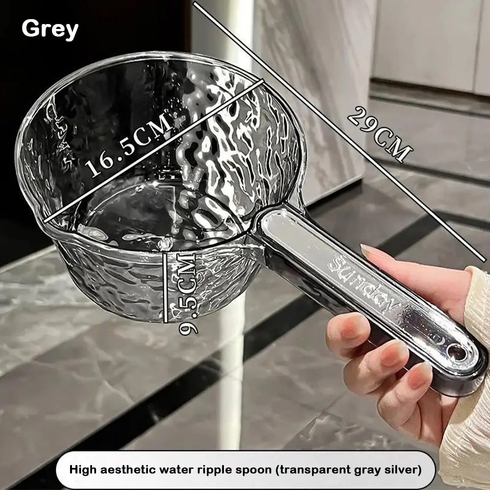 

Пластиковый ковш для воды