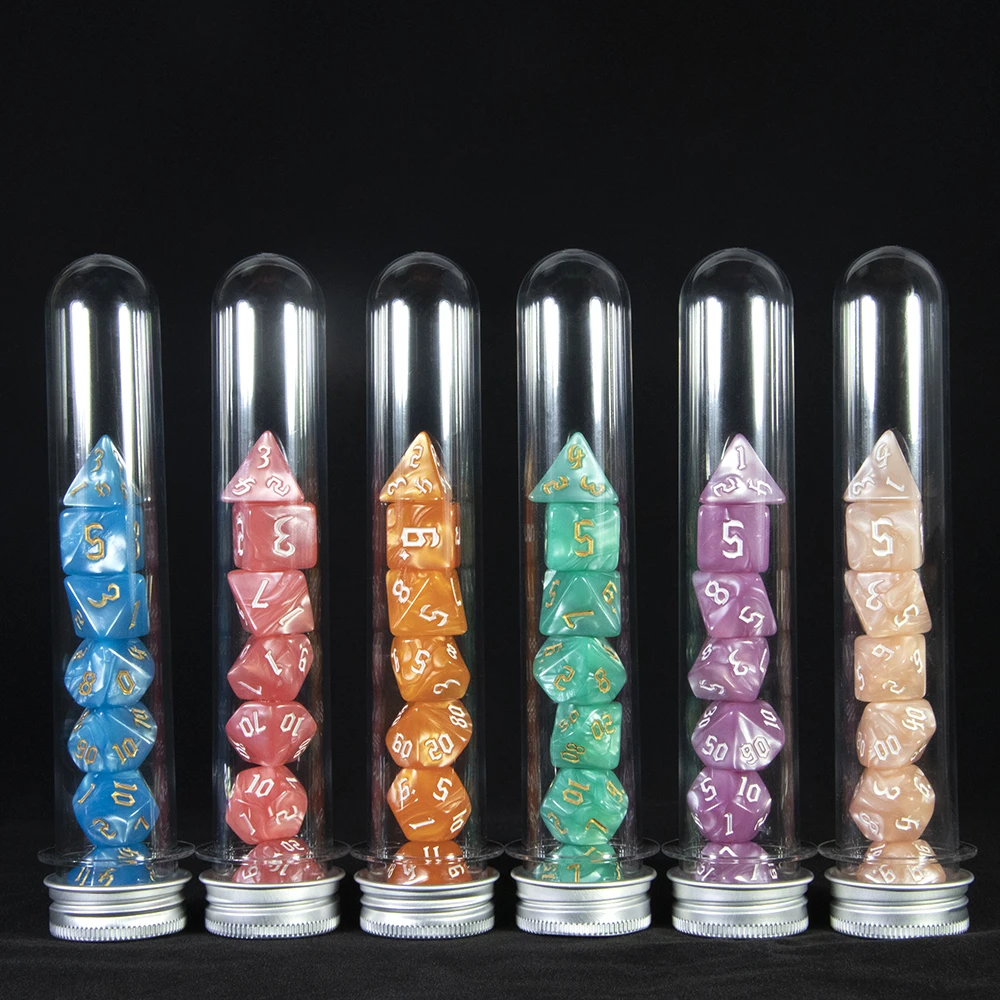 Набор многогранных костей с трубкой 7 шт.