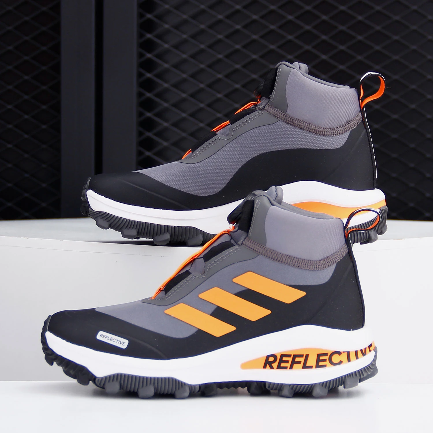 Фото Оригинальные детские и женские высокие зимние ботинки Adidas FORTARUN (GS) с мягкой подошвой FW2601 №2