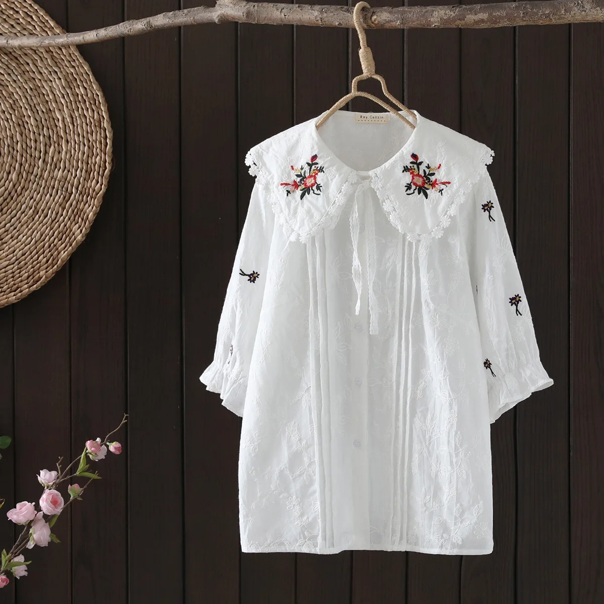 

Sweet 100% cotton shirts and blouses women tops mori girls Japanese style peter pan collar white floral embroidered shirt lolita