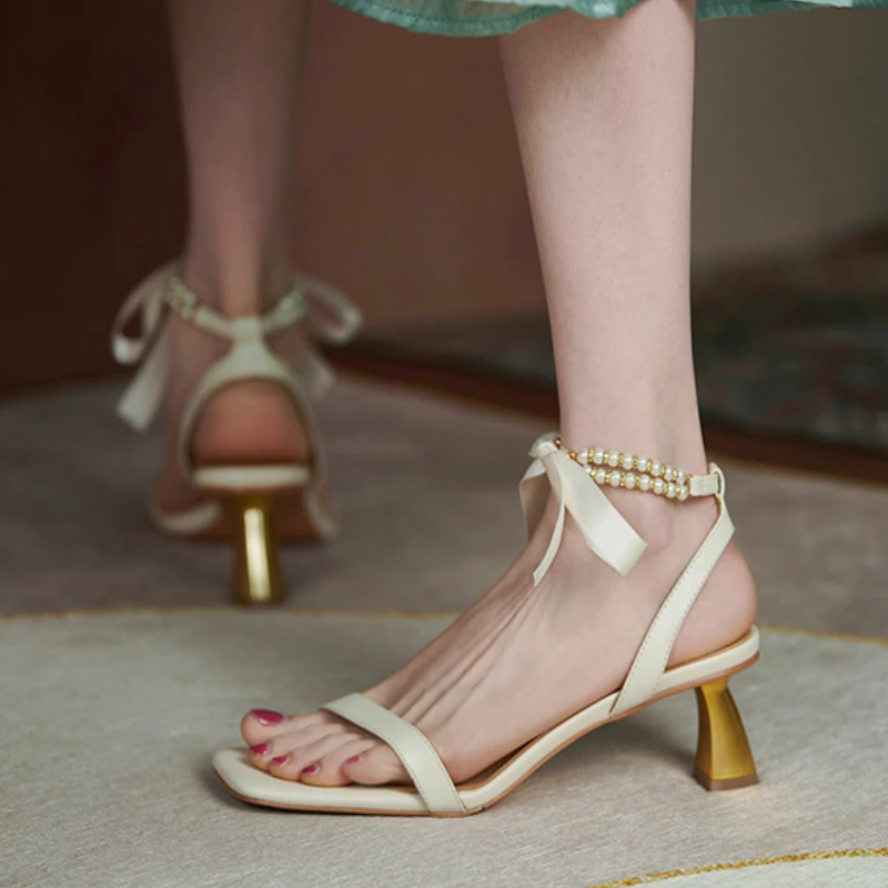 

Black Hepburn Style 2022 Summer New French Pearl Straps Comfortable Thick Heel Fairy Princess Style High-heeled Sandals
