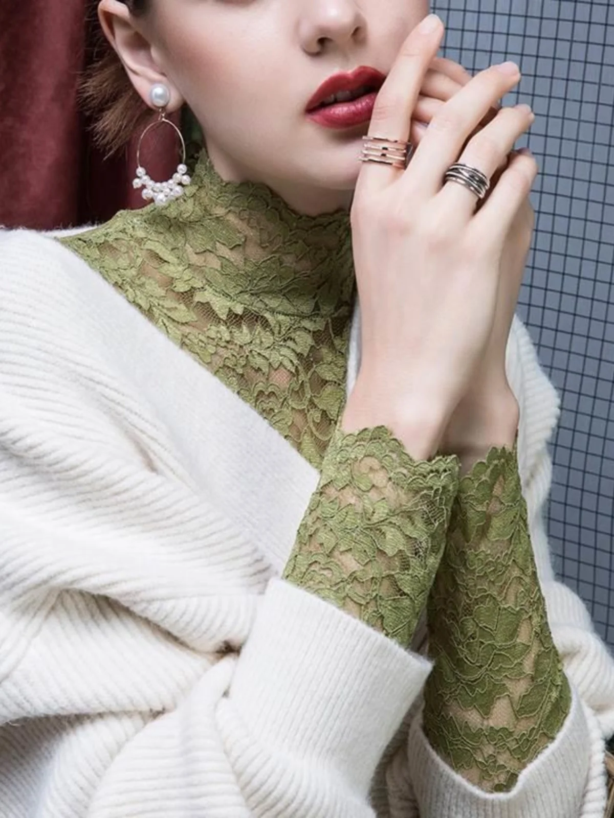 Рубашка с кружевным низом и полувысоким воротником женская весна осень