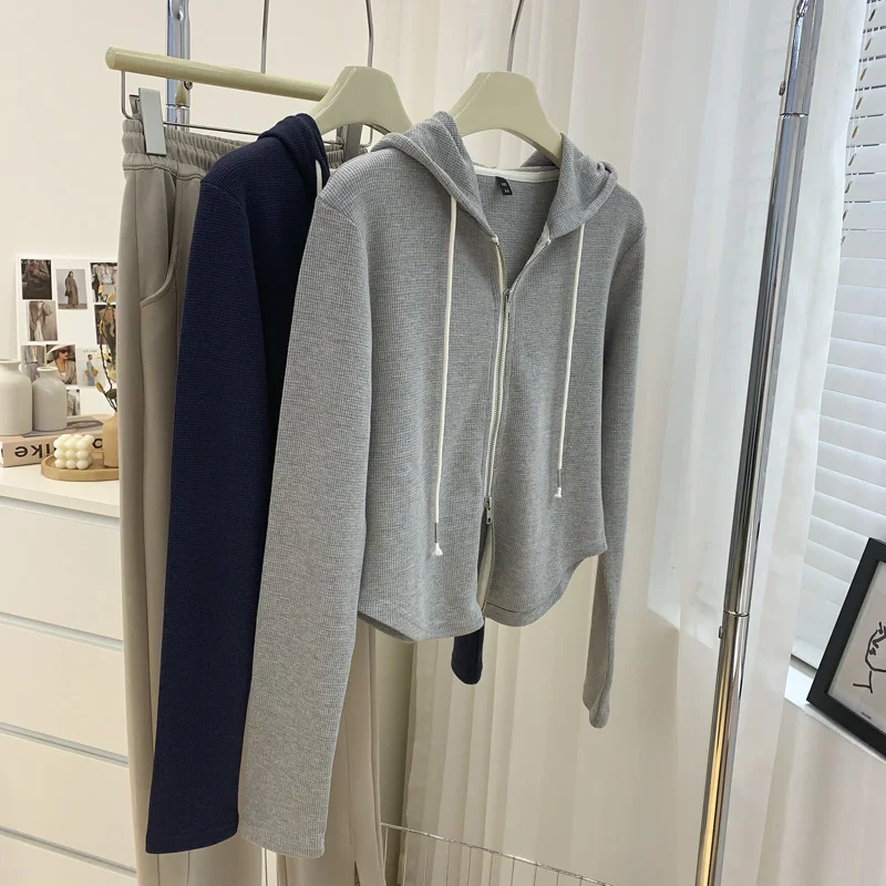 

Женская Короткая Толстовка с капюшоном и двойной молнией