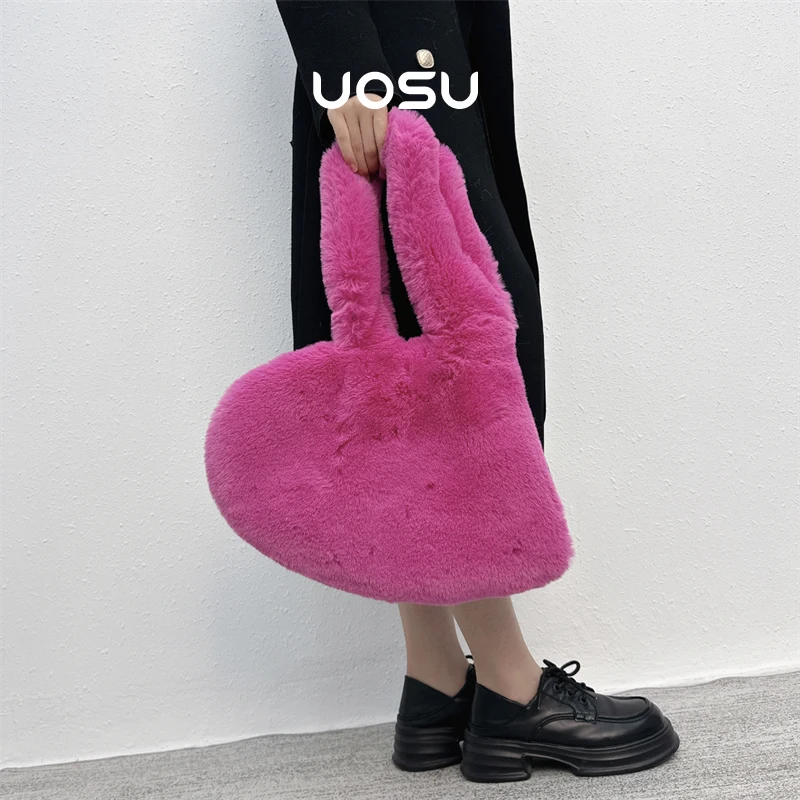 

Faux Rabbit Fur Clutch Heart Shape Women Handbags 2023 Runway Fashion Show Luxury Furry Shoulder Bag Lolita Punk Cool Girl Purse