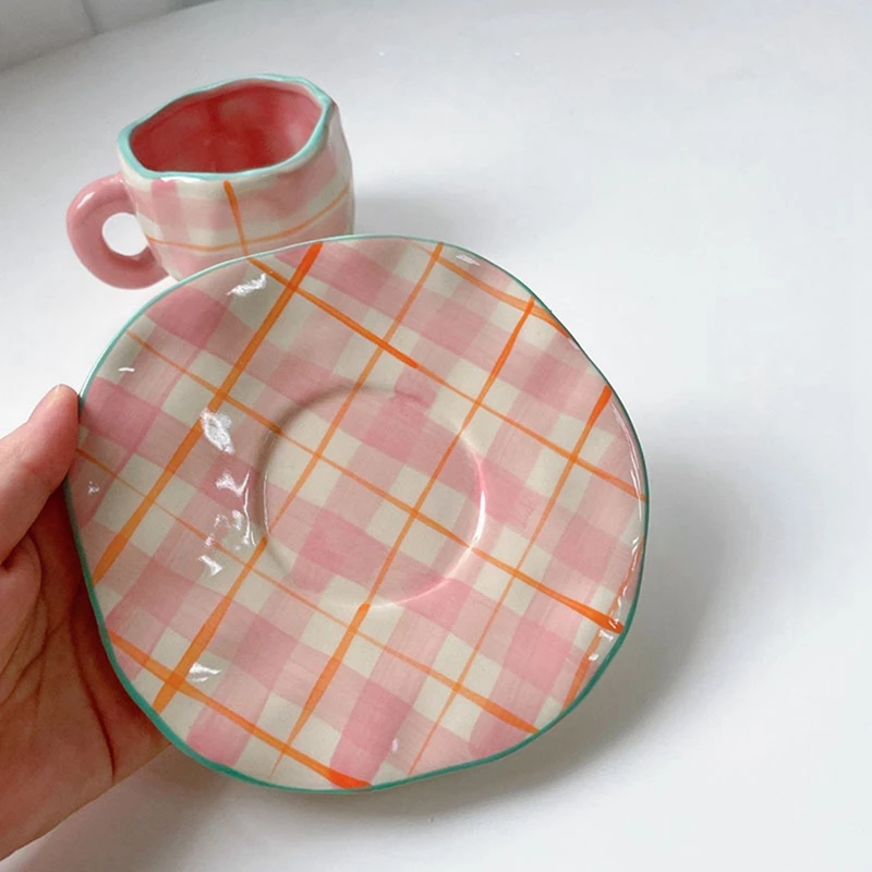 Нордическая розовая клетчатая керамическая кофейная чашка в комплекте