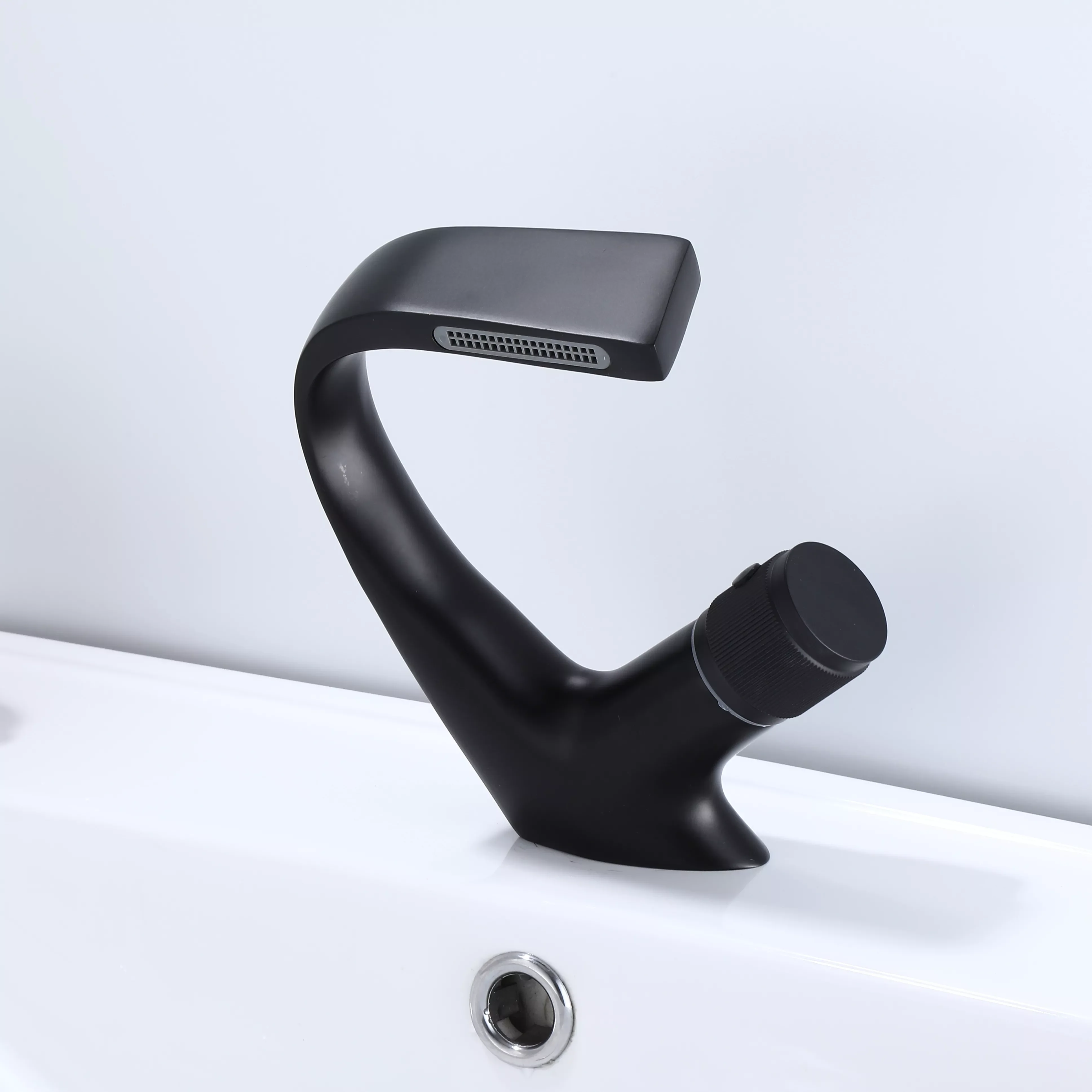 

Matte Black Basin Faucet Artistic Curve Lead-free High-quality Tap Brass Hot and Cold Bathroom Sink Tap