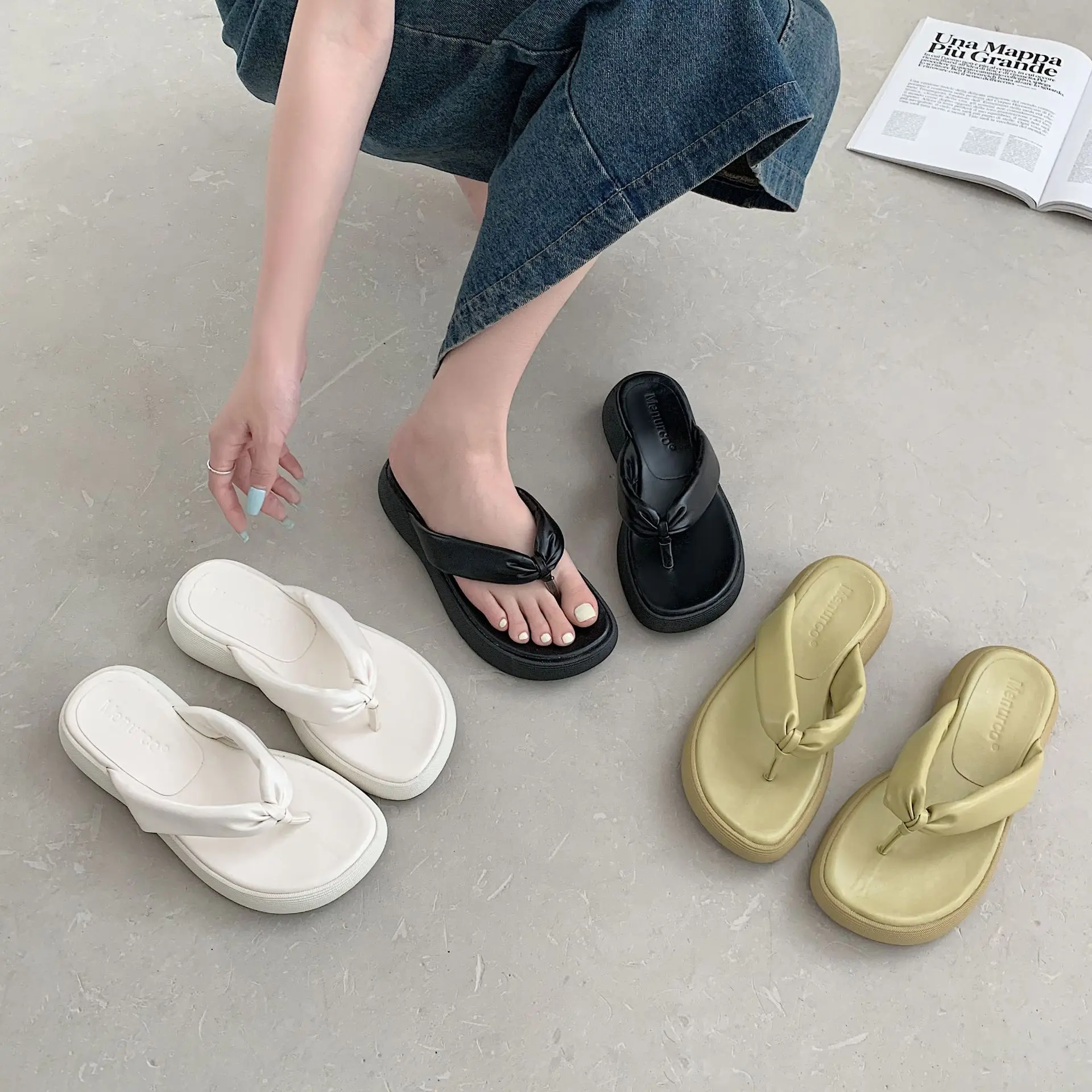 

Women's Summer Thick-soled Slippers Outdoor Casual Beach Shoes Female Ins tide Fashion Non-slip Flip-flops All-match Slippers