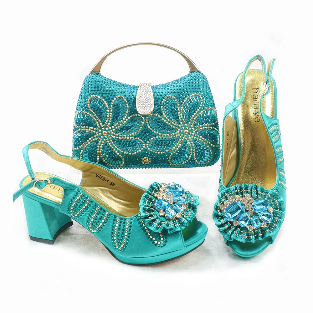 

Популярный в Нигерии новейший зеленый Цвет Нигерийский популярный стиль полый дизайн Элегантный и модный женский банкет