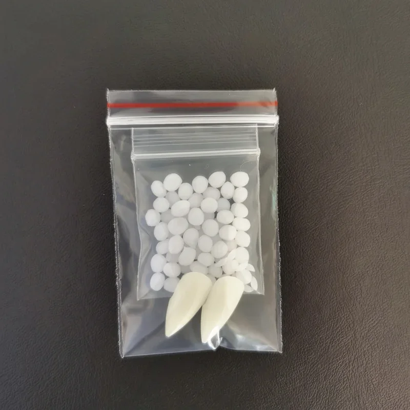 

Резиновые протезы вампира