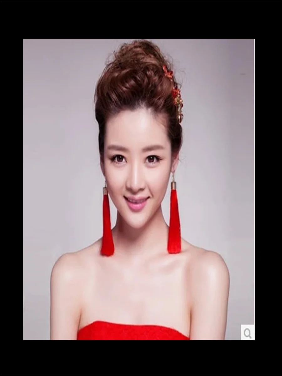 

Retro exaggerated red long tassel earrings