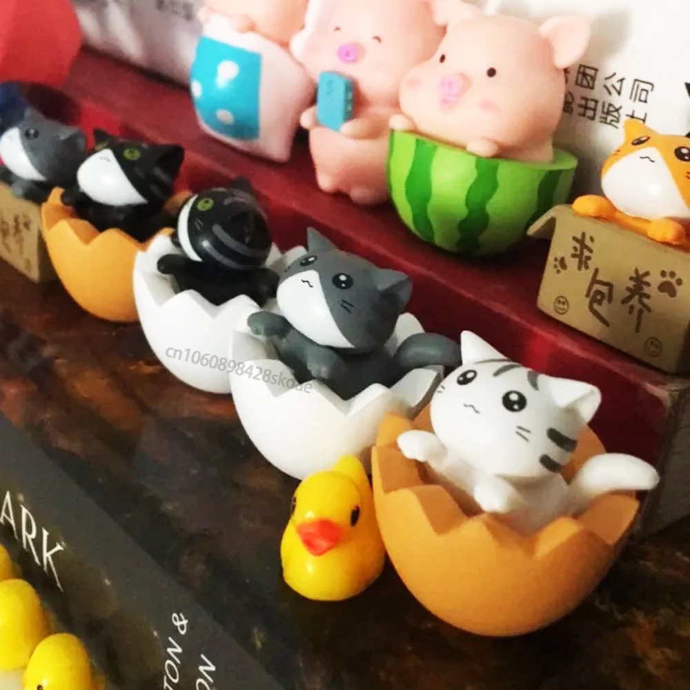 Мини-статуэтка котенка с орнаментом