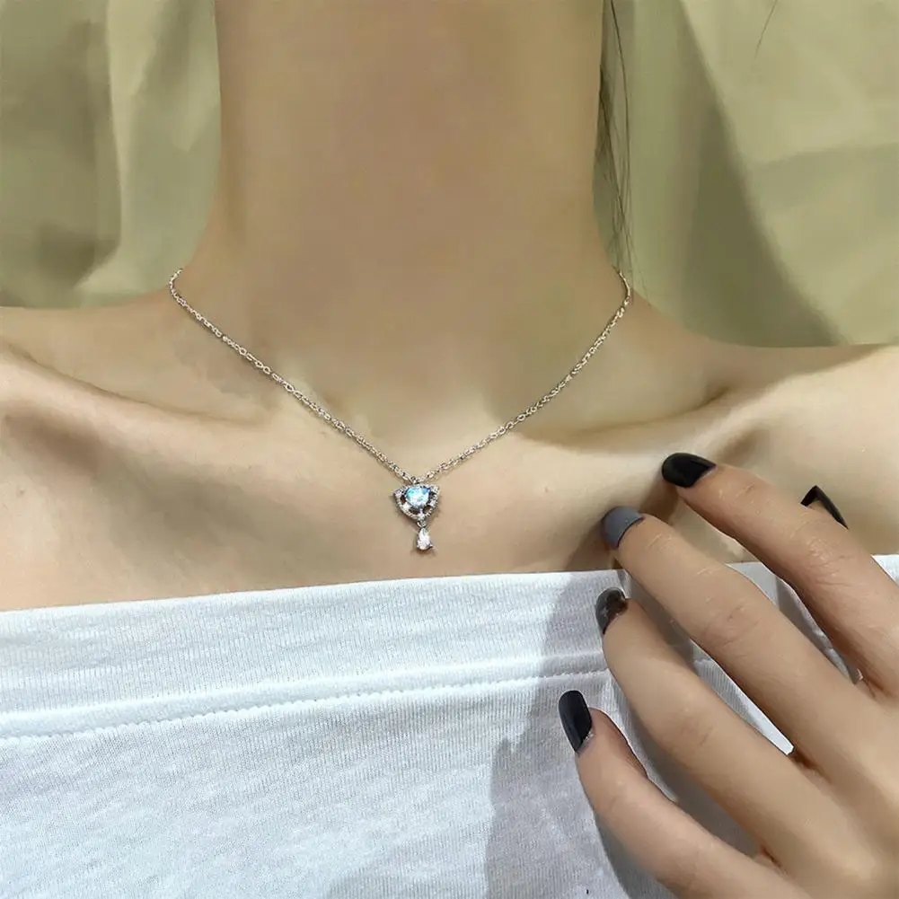 

Female Delicate Korean Style Openwork Pendant Necklace Jewelry Choker Necklace Sparkling for Banquet