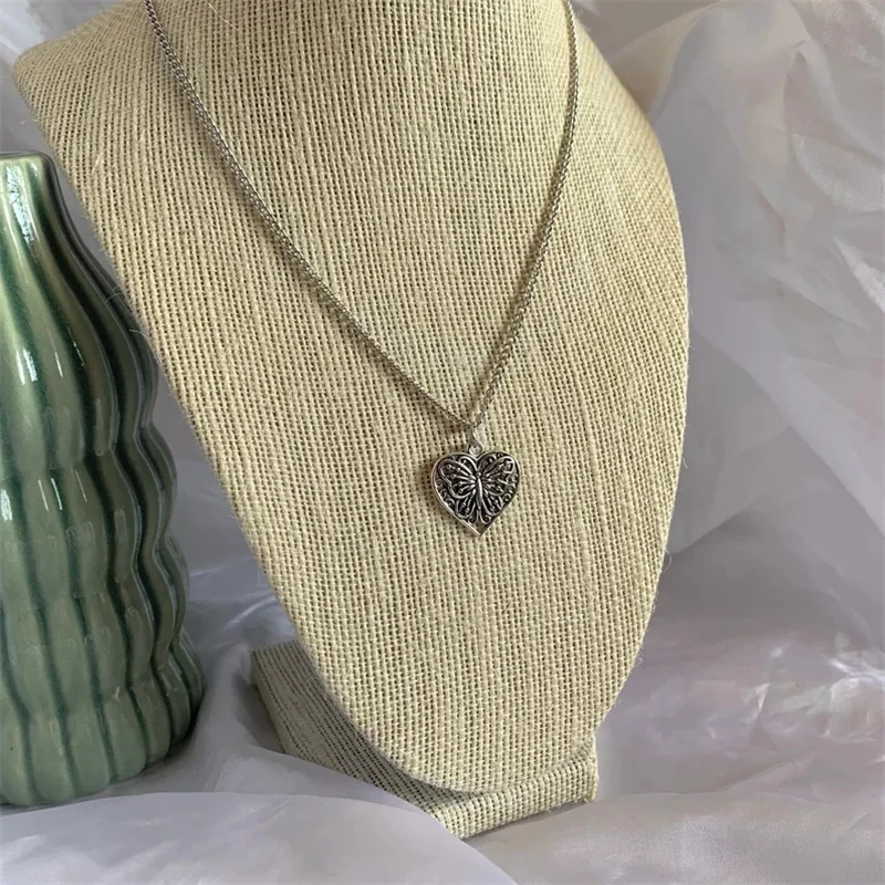 

Silver Butterfly Heart Necklace Butterfly Fairycore Y2K Hippie Choker Butterfly charm Necklace Bohemian Insect Jewelry