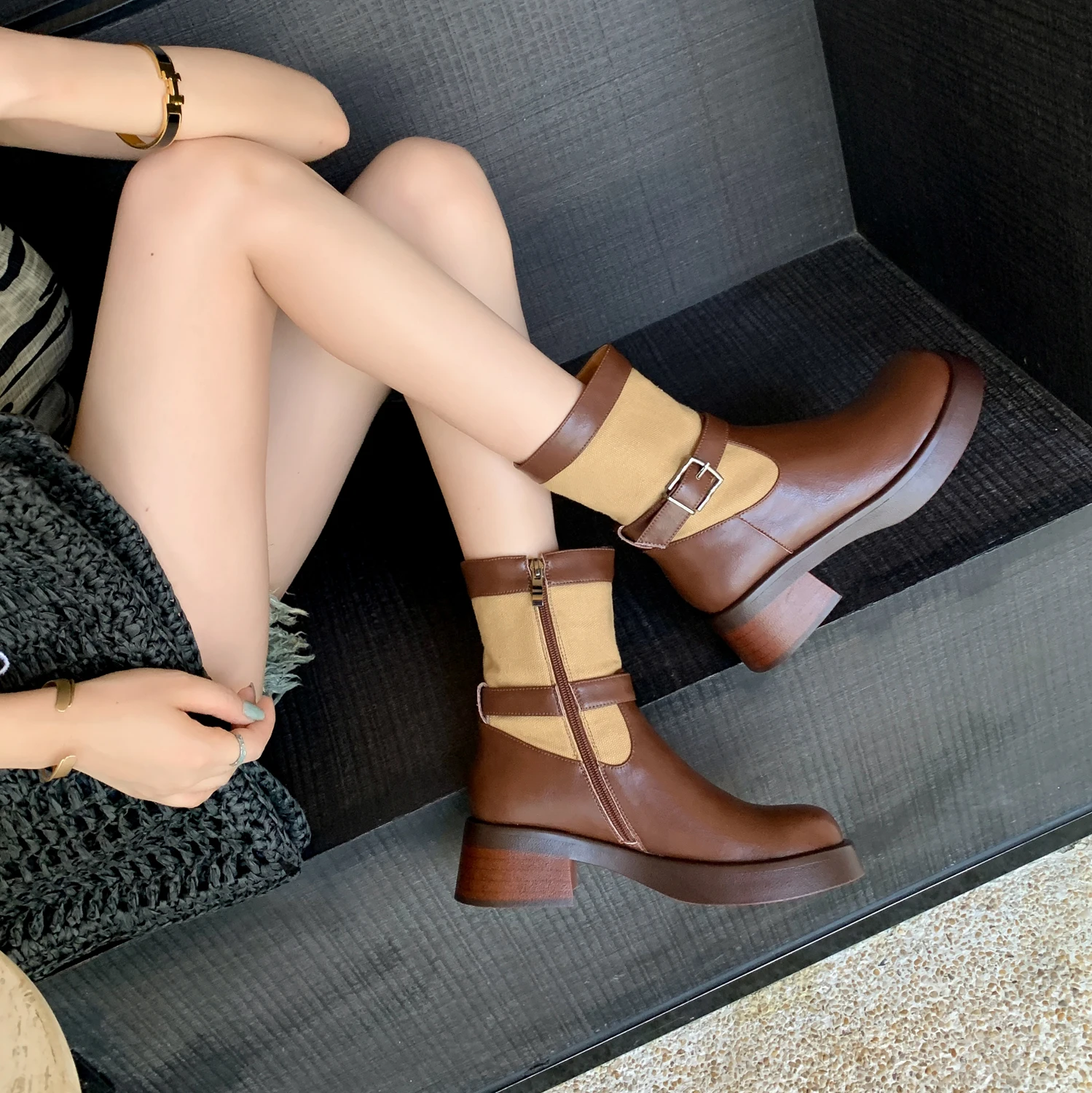 Ботинки женские в стиле ретро локомотивные сапоги с металлической пряжкой на