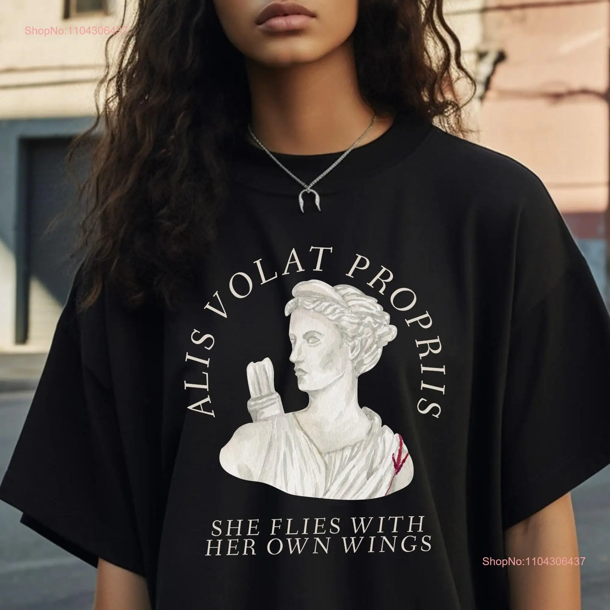 Футболка Artemis Goddess греческая мифология латинская фраза Alis Volat Propriis Flies Wings Dark Academia