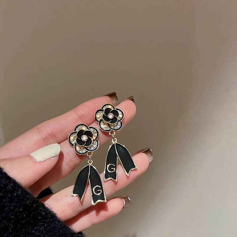 

Женские Элегантные серьги-гвоздики в Корейском стиле, новинка 2022, аксессуары для ушей со шнеком, изящные серьги с буквой G