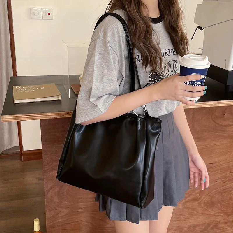 

2022 Hot New Women's Leisure Tote Large Capacity Messenger Bag Summer Women's Handbag Beach Bag Shopping Bag Brand Shoulder Bag