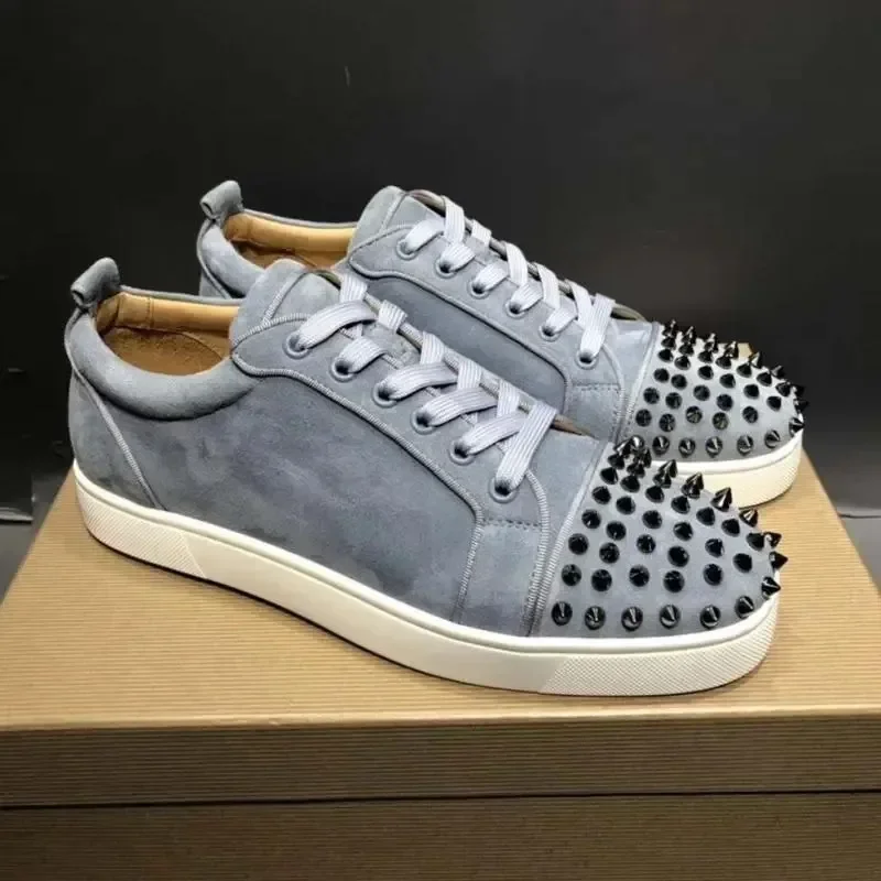 Модные низкие мужские туфли модные с заклепками на красной подошве повседневная