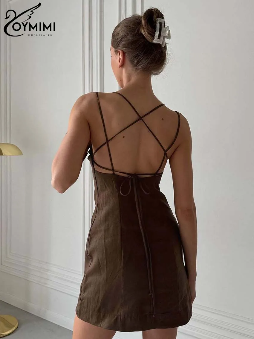 Женское мини-платье на бретелях