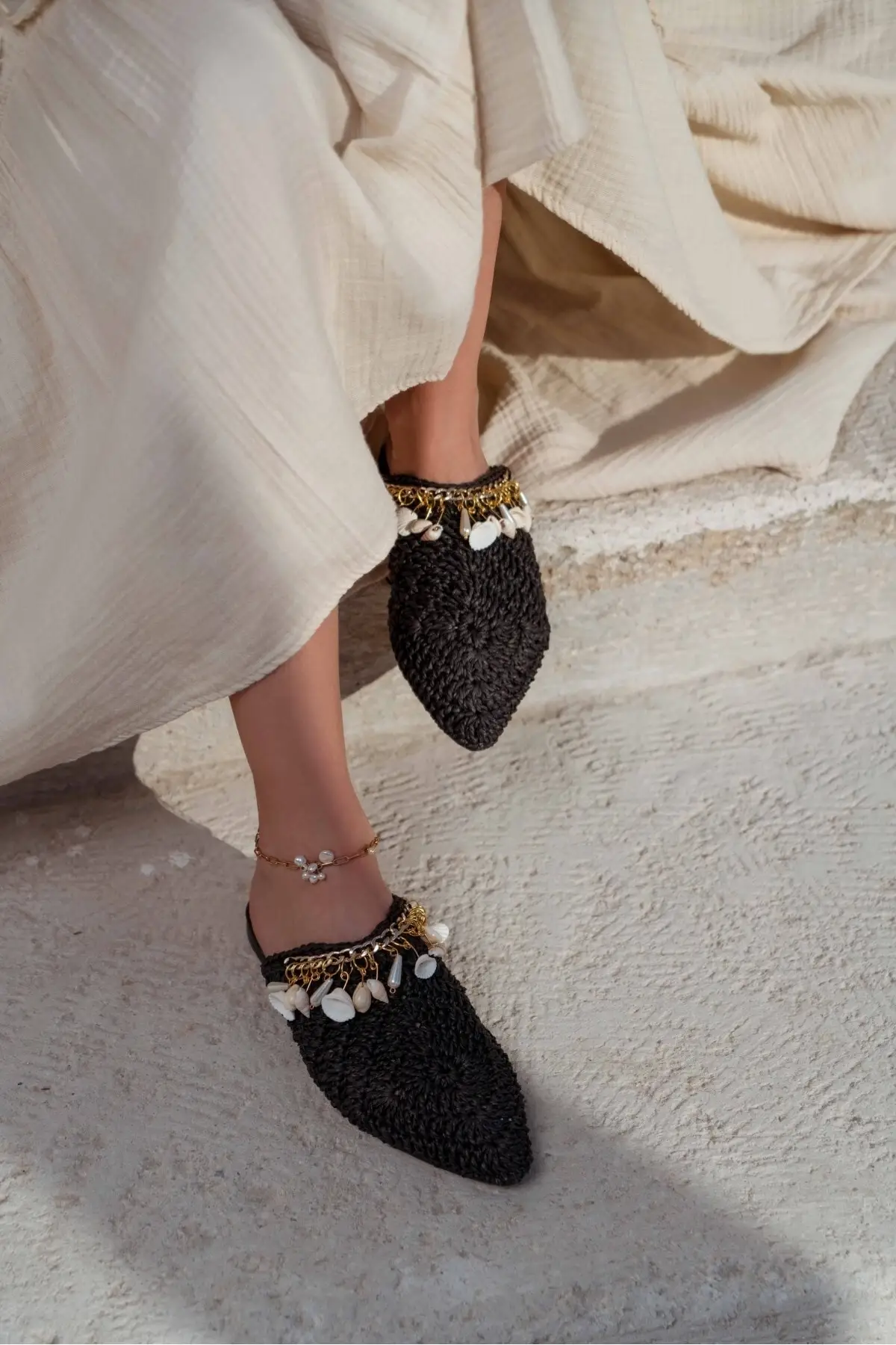 

481 sea shell detail straw knitted front indoor slippers