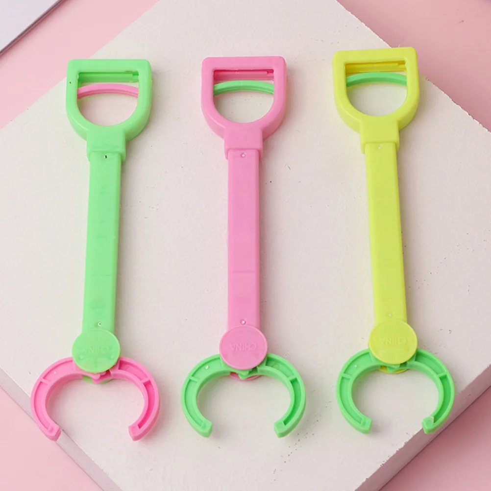 

20Pcs Plastic Machine Claw Toy Mini Toy Grabber Plastic Mini Clamp for Toddler Kids Small Toys Grabbing