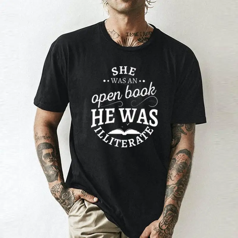 Футболка унисекс из хлопка с надписью She Was a Open Book He