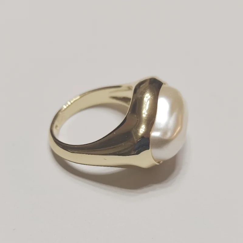 

Позолоченное кольцо с имитацией жемчуга в стиле барокко