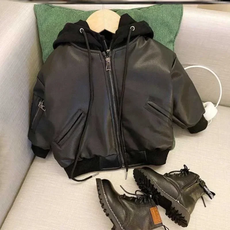 Детская куртка из искусственной кожи с капюшоном цвет в ассортименте