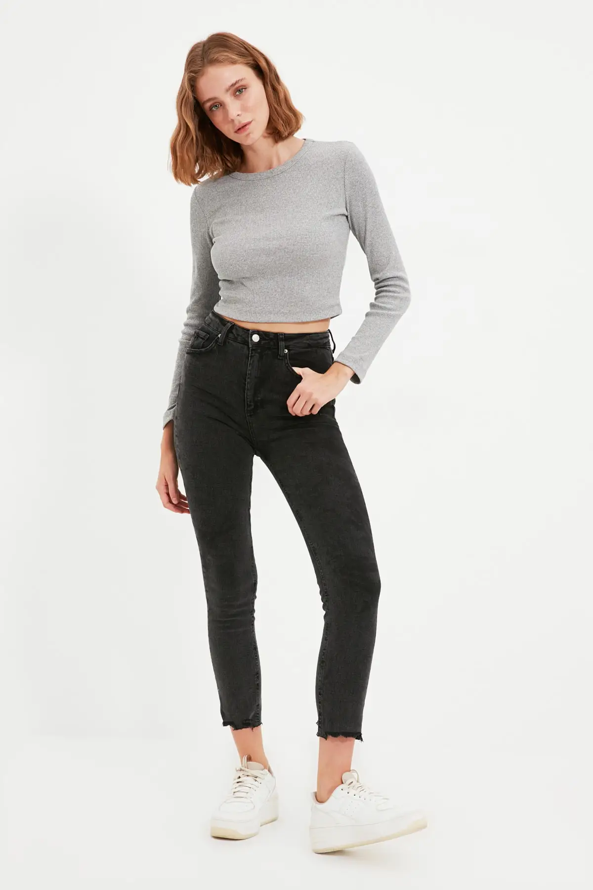 

Trendyol High Waist Slim Fit Jeans TWOAW22JE0915