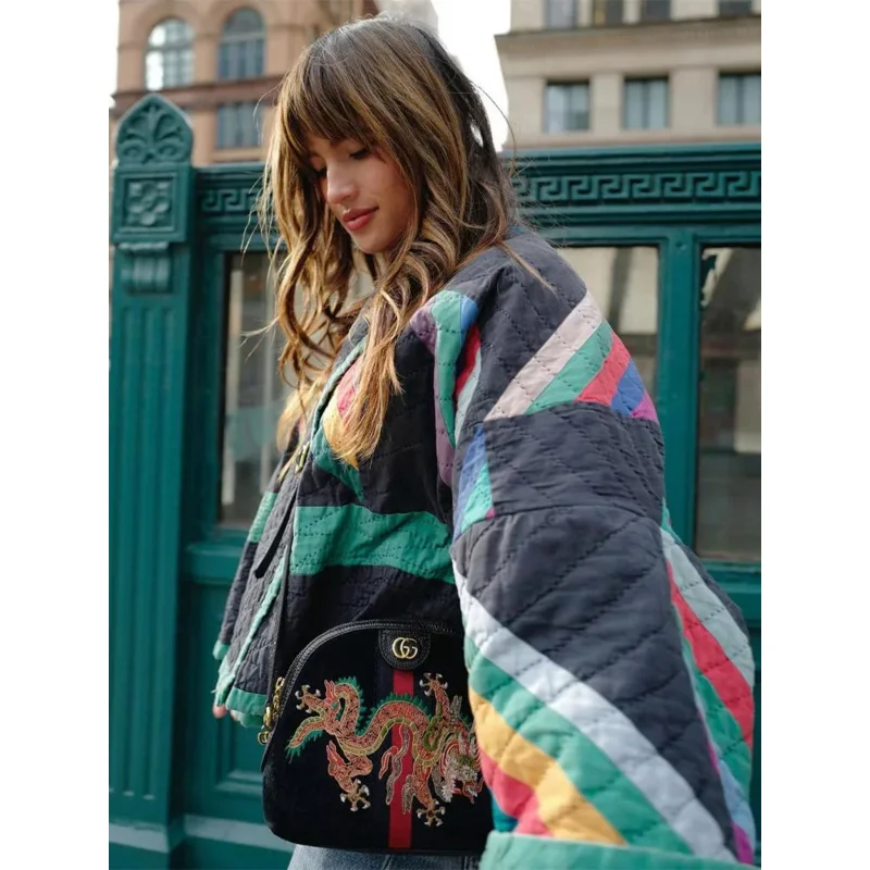 Рисунок 6 - Парка с контрастным принтом и длинным рукавом