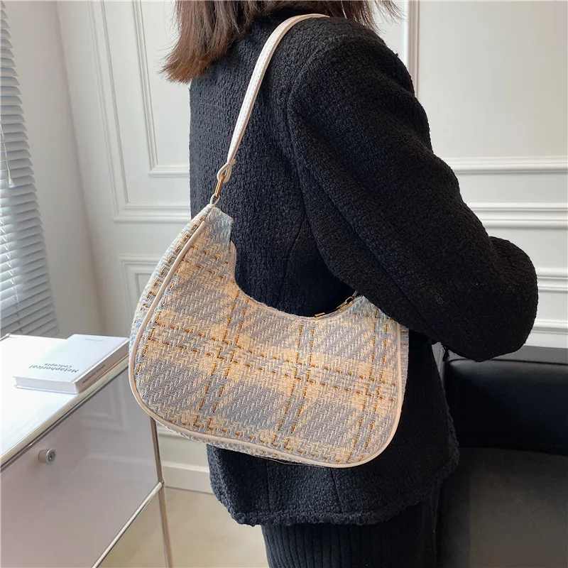 

2022 New Spring Autum Plaid Canvas Women'S Bag New Pu Leather Crescent Shoulder Bag Fashionable Simple Zipper Pure Color