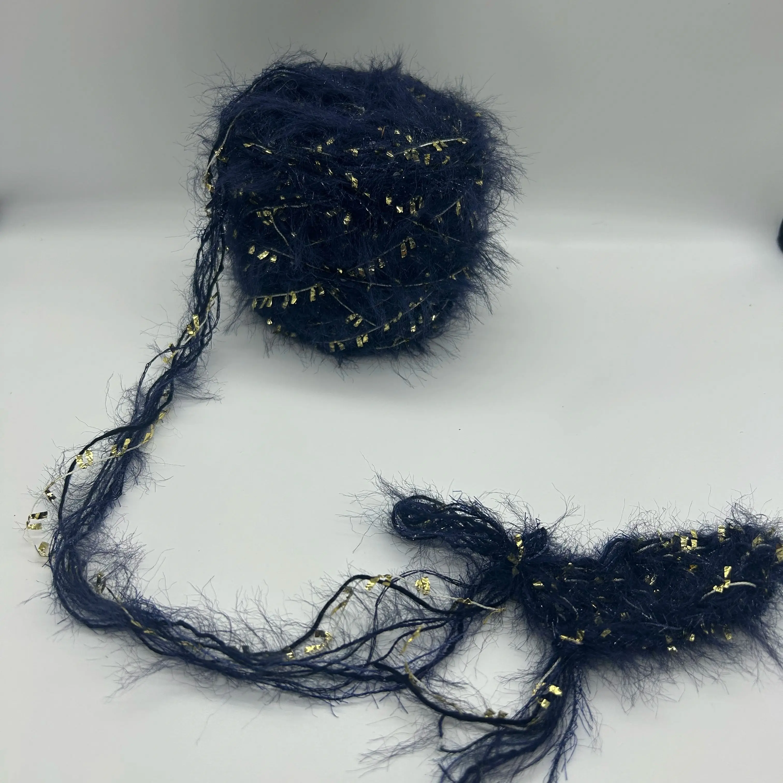 Фото Пряжа для вязания Night Sky Glitter Eyelash Crochet - темно-синяя с металлическим золотым отливом, пушистая, смесовая, 100 г, для свитеров, шарфов, рукоделия №3