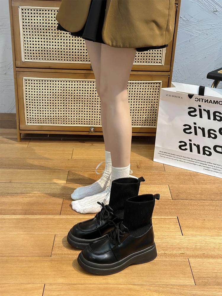 

Женские резиновые ботинки с круглым носком, женские ботинки на плоской подошве со шнуровкой, женские ботинки-Женские ботинки в стиле «Лолита» на среднем каблуке, дамские ботильоны из искусственной кожи, Canva, 2023