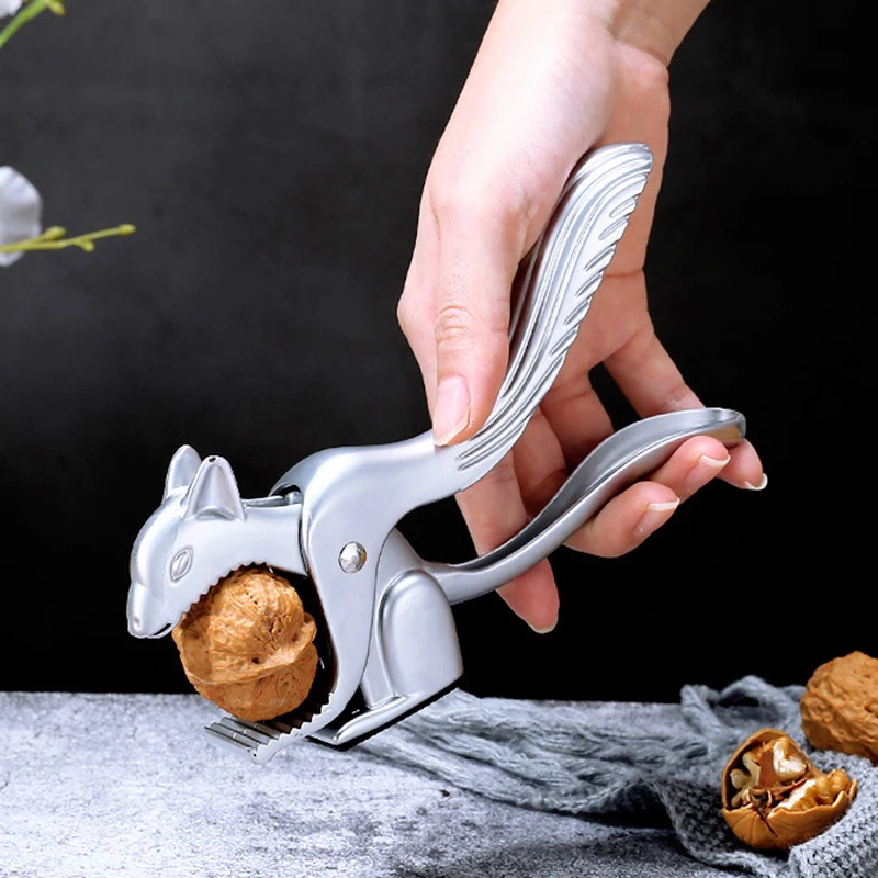 

Щипцы для орехов в форме белки из цинкового сплава