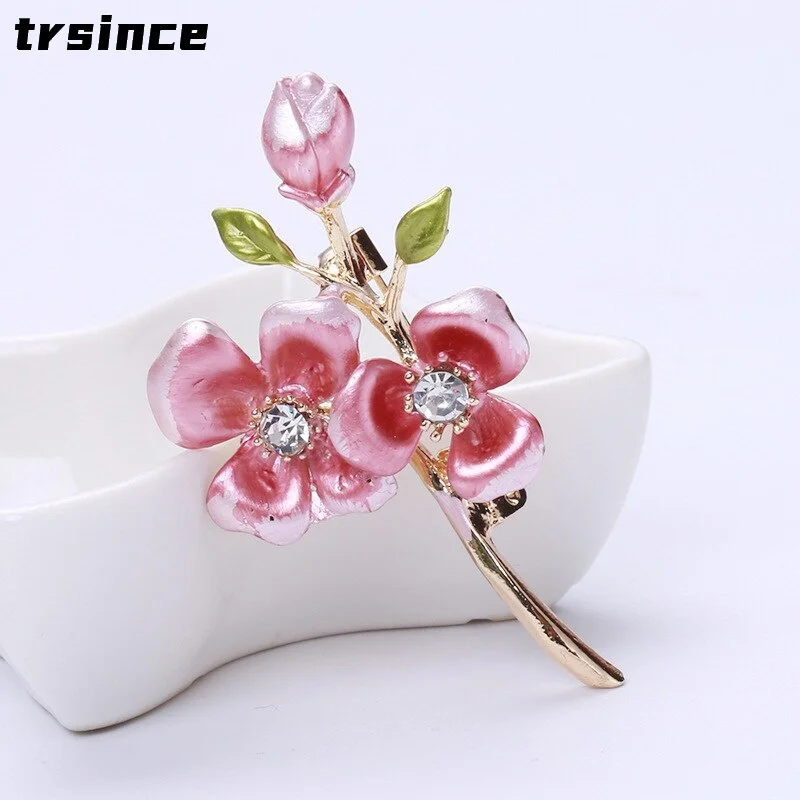

Creative Retro Enamel 3 Colors Plum Brooches Pin Alloy Collar Flower Brooch Plant Luxury Brooches Woman Mothers Day Gift