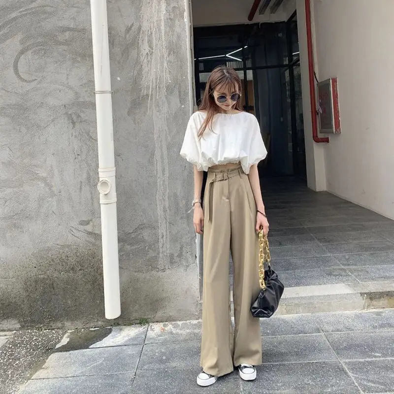 Женский летний костюм из двух предметов облегающий с широкими штанинами лето 2023