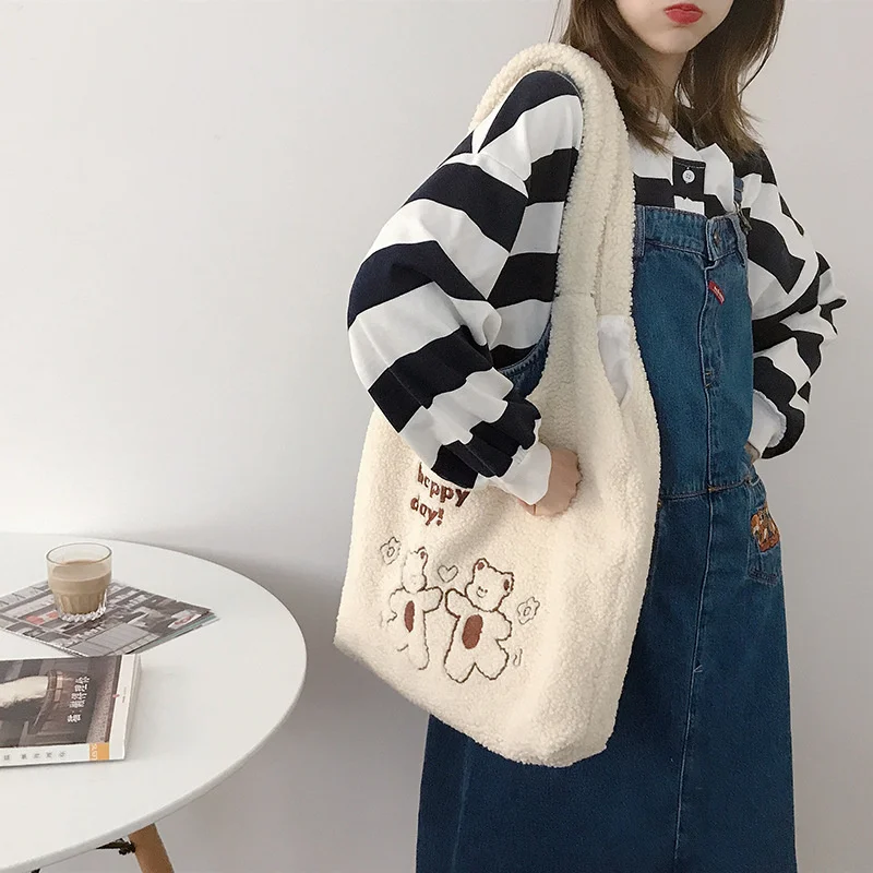 

Cashmere Handbag Bear Embroidery Large Capacity Shoulder Bag Plush Soft Casual Totes Shopping Bags Girls Cute SchoolBag
