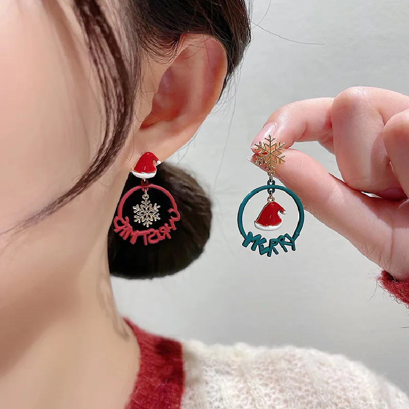 

Новогодние серьги Weeuee, новые рождественские серьги-капли с шапкой, снежинкой, серьги-гвоздики с кристаллами в виде лося, украшения для женщи...