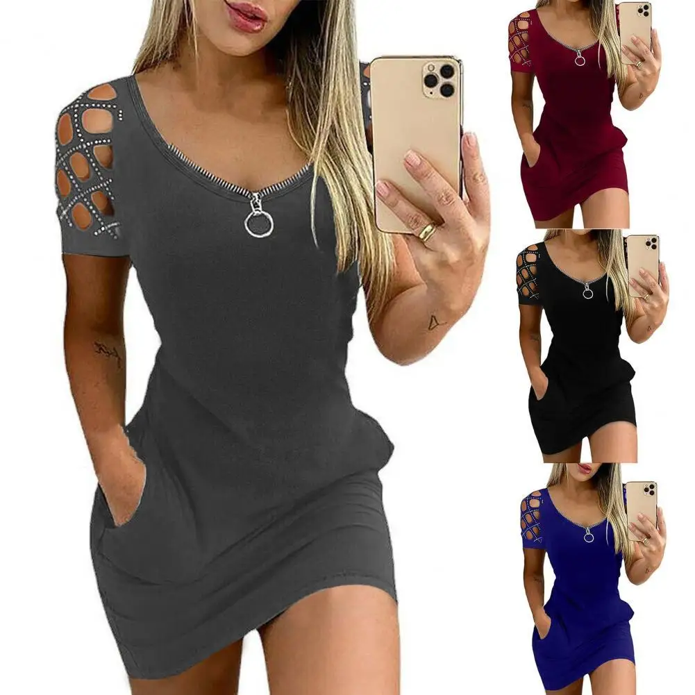 

Летнее облегающее платье на молнии с v-образным вырезом и коротким рукавом