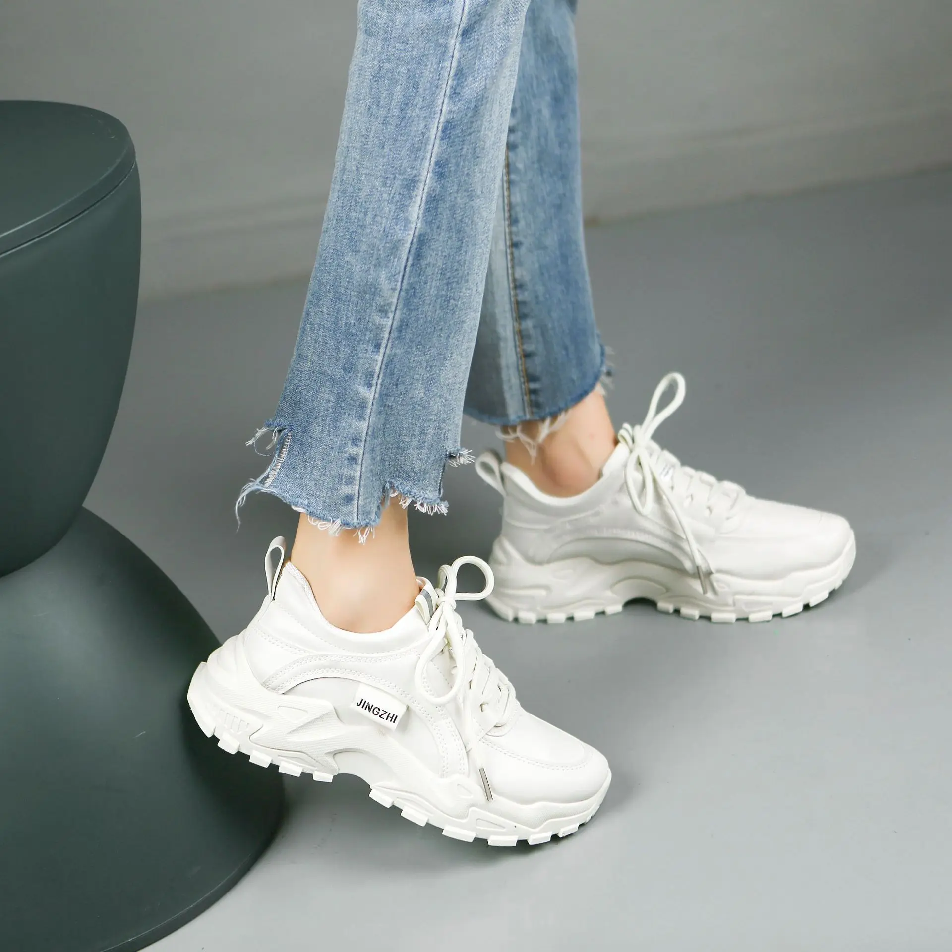 2022 New Women's Thick Sole Anti Skid Daddy Shoes Trendy Lightweight Lace Up Casual Sports Shoes Outdoor Comfortable Sneakers