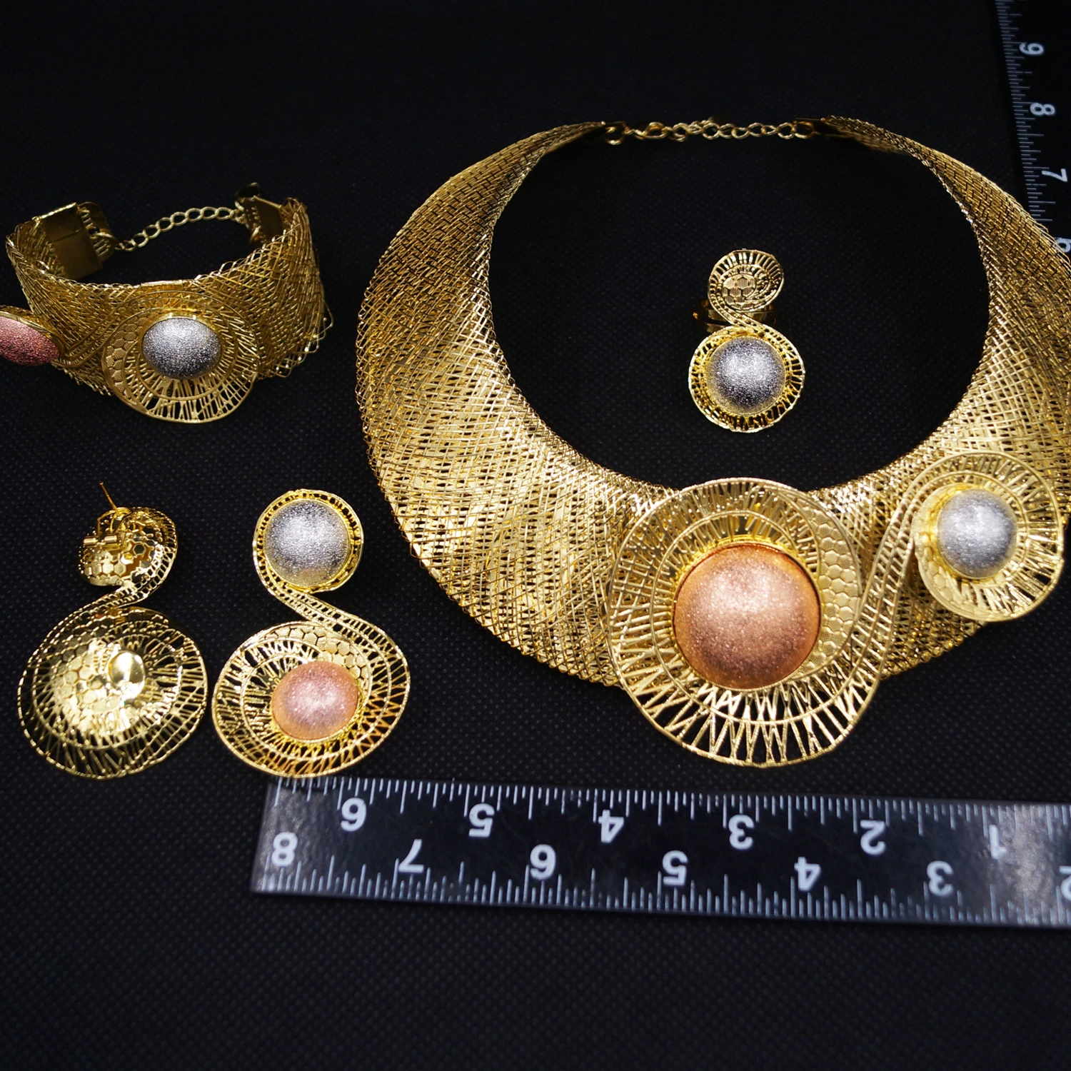 Китайская фабрика Yulaili производит комплекты ювелирных изделий с роскошным и