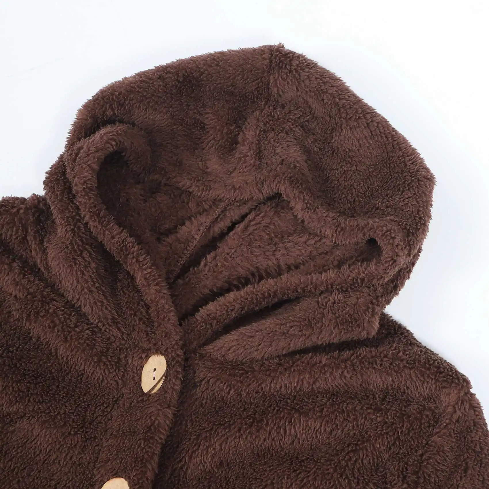 Рисунок 5 - Женское пальто большого размера на пуговицах