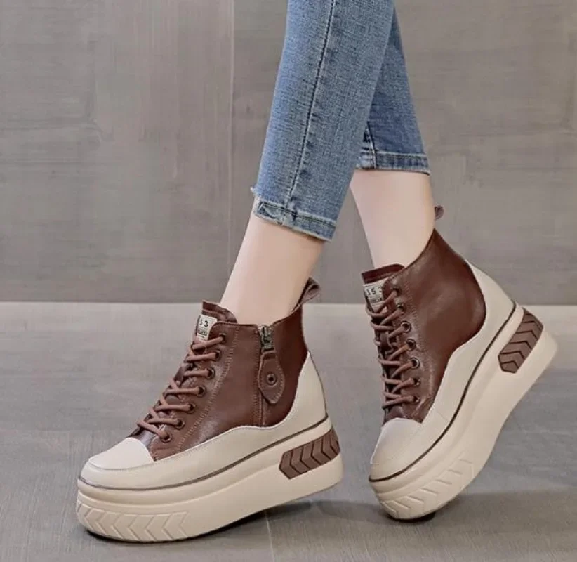 Женские высокие ботинки из натуральной кожи на платформе 8 см танкетке со скрытым