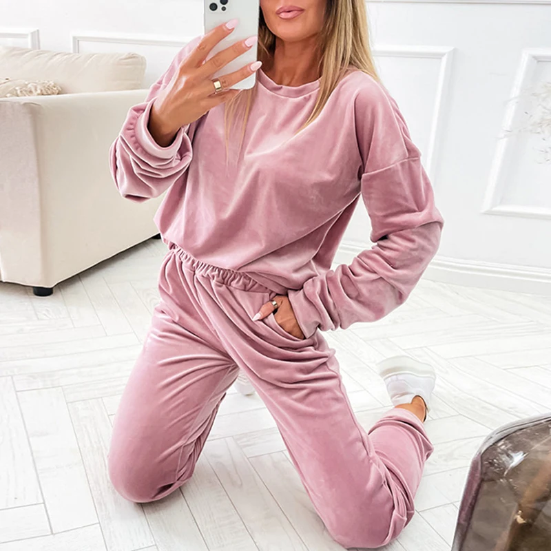 

Autumn Fashion Hipster Velvet Tracksuits Women Two Piece Set Casual Hooded Sweatshirt + Long Pants Suits New Soft Sporty Outfits