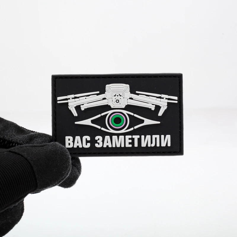 Пластиковый значок с логотипом черепа