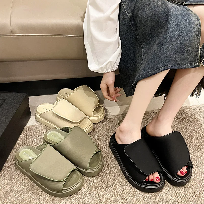 

Flat Shoes Female Slippers Casual Summer Clogs Woman Med Slides Pantofle Luxury Beach Massage Soft 2023 Rome PU Fashion Leisure